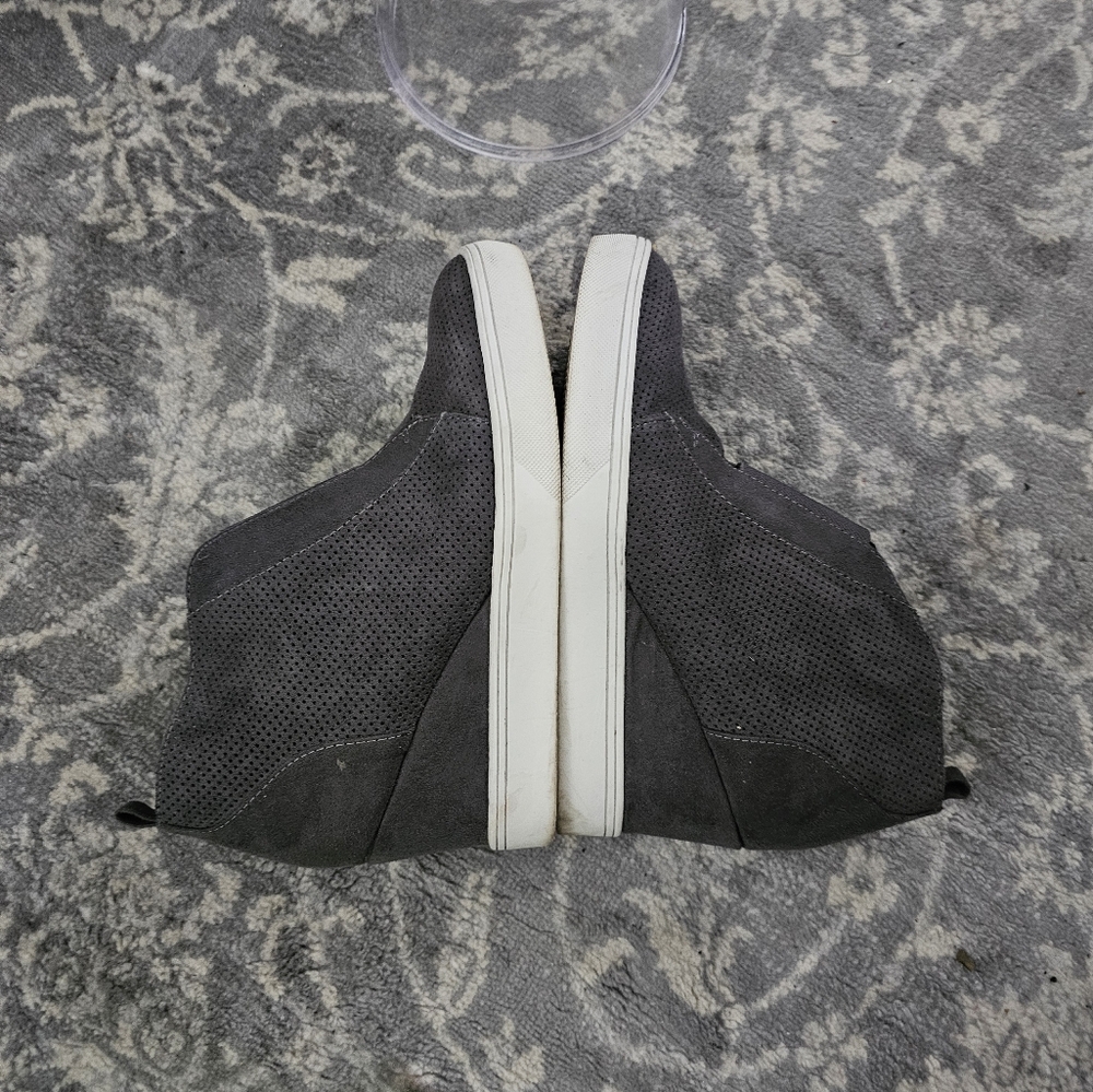 Shoes - Picture 4 of 5